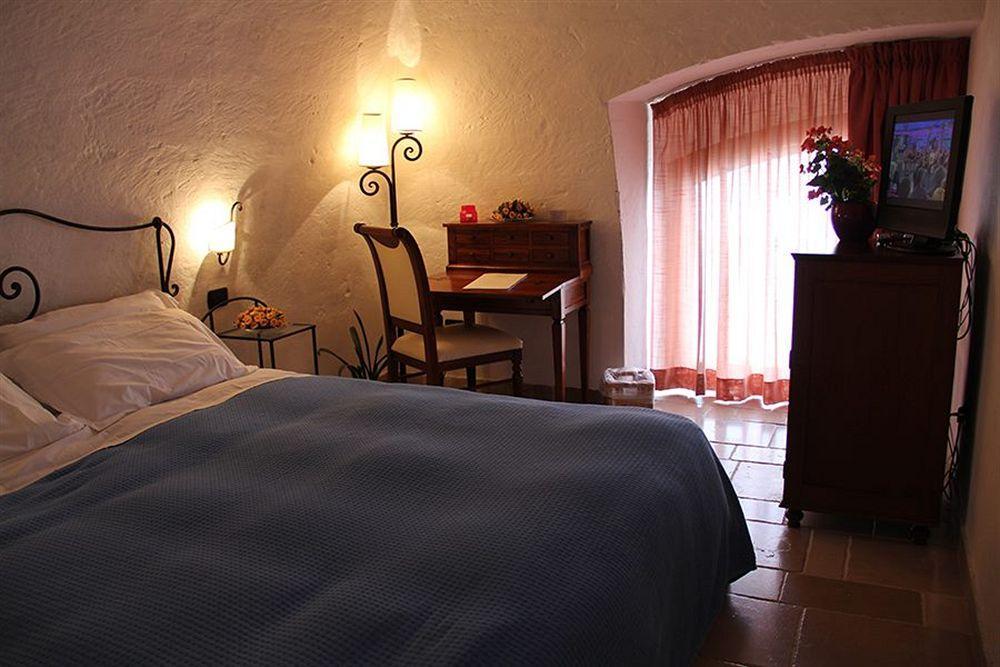 Hotel Masseria Fortificata Donnaloia Monopoli Exterior foto